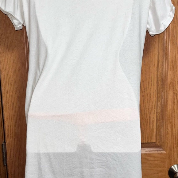 Victoria's Secret White Tee with Gold Heart - Picture 5 of 5